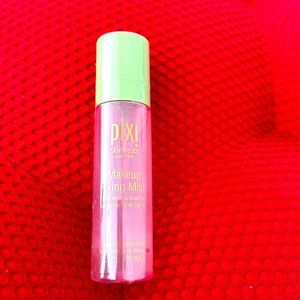 Pixi makeup fixing mist rose water and green tea
